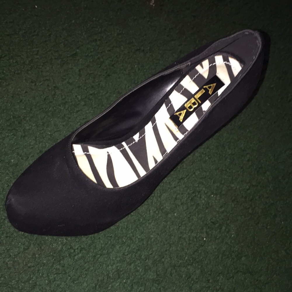 Heels - Picture 2 of 3
